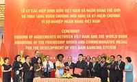 Primer ministro vietnamita entrega Orden de Amistad a vicepresidenta del Banco Mundial